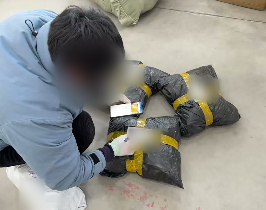 중국 물류센터 여러 입고 상품 스캔 상태 확인.jpg